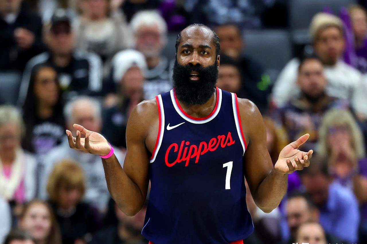 新疆队力克步行者，哈登带队取胜