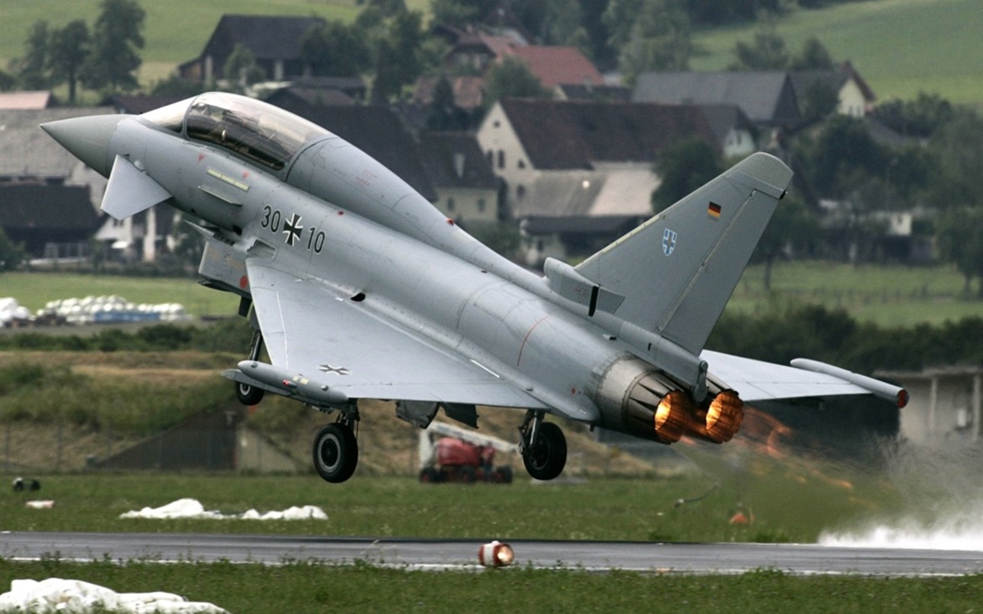 篮球场与赛车线，当活塞封王之夜遇见F1争霸，奏响胜利的交响